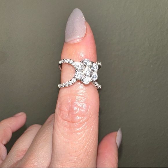 Flower Diamond and Silver Floral Ring, lab diamonds with an open sty… - Picture 7 of 8